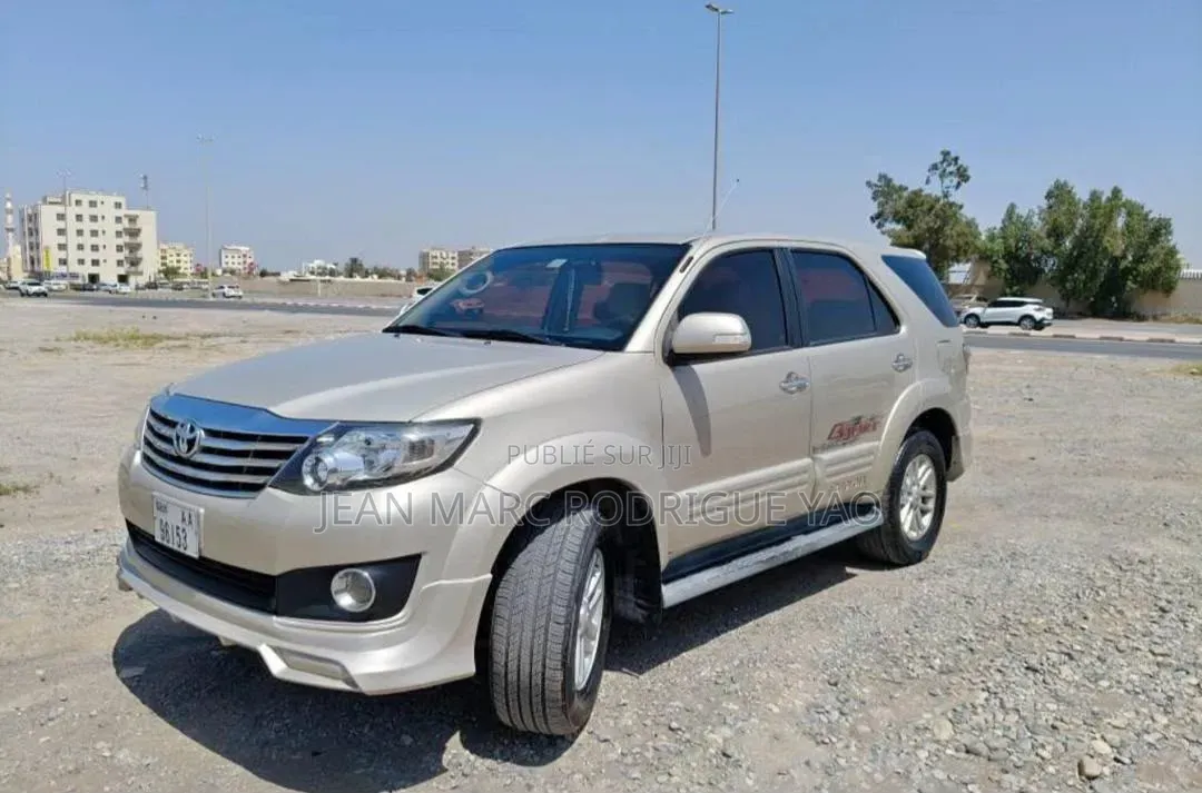 Nouveau Toyota Hilux 2025 Doré