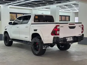 Nouveau Toyota Corolla Fielder 2025 Blanc cassé