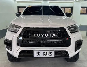 Nouveau Toyota Corolla Fielder 2025 Blanc cassé