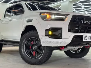 Nouveau Toyota Corolla Fielder 2025 Blanc cassé