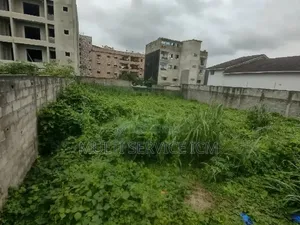 À Vendre Un Beau Terrain Très Bien Clôturé