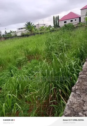 À Vendre Un Beau Terrain Très Bien Clôturé