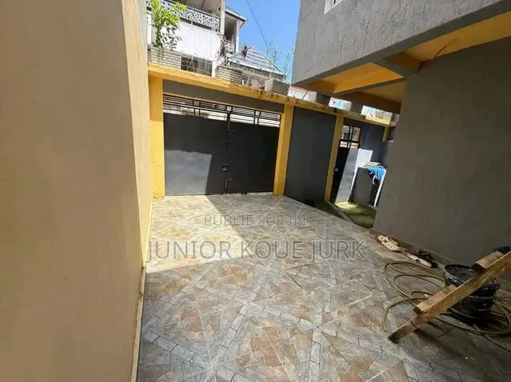 3chbre Duplex dans Abidjan Pbf -Btp, Cocody à Vendre