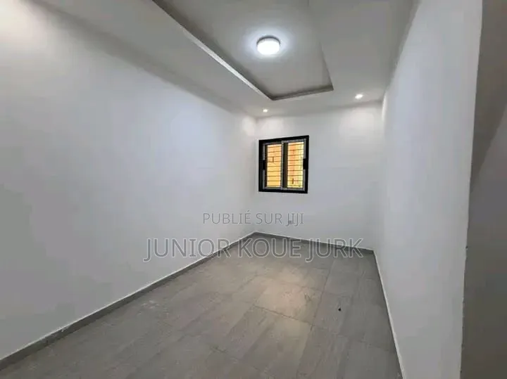 3chbre Duplex dans Abidjan Pbf -Btp, Cocody à Vendre