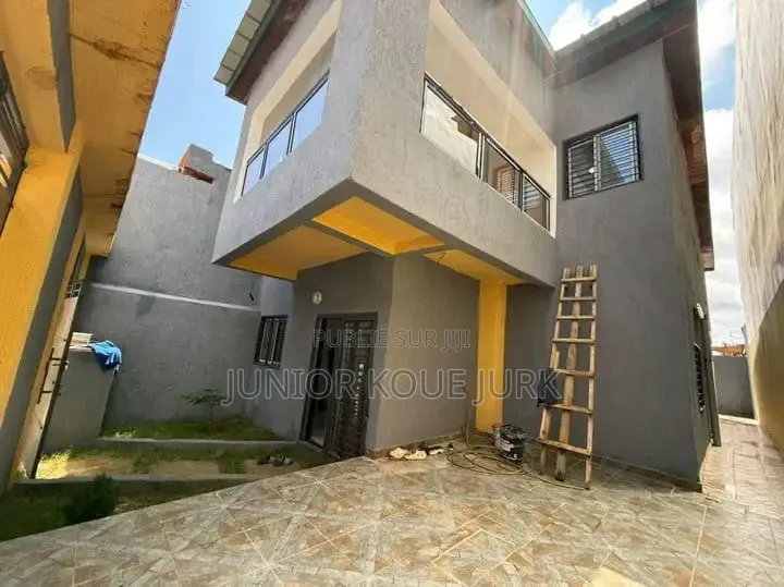 3chbre Duplex dans Abidjan Pbf -Btp, Cocody à Vendre