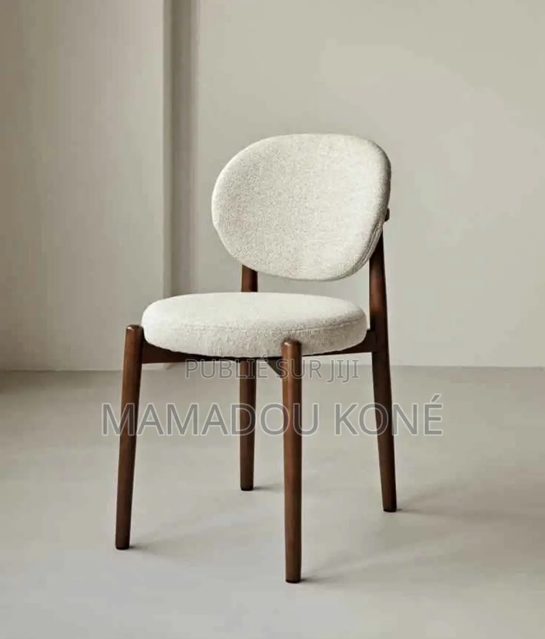 Chaise en Bois Très Bien Solide
