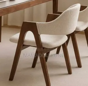 Chaise en Bois Très Bien Solide