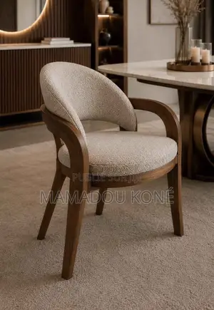 Chaise en Bois Très Bien Solide