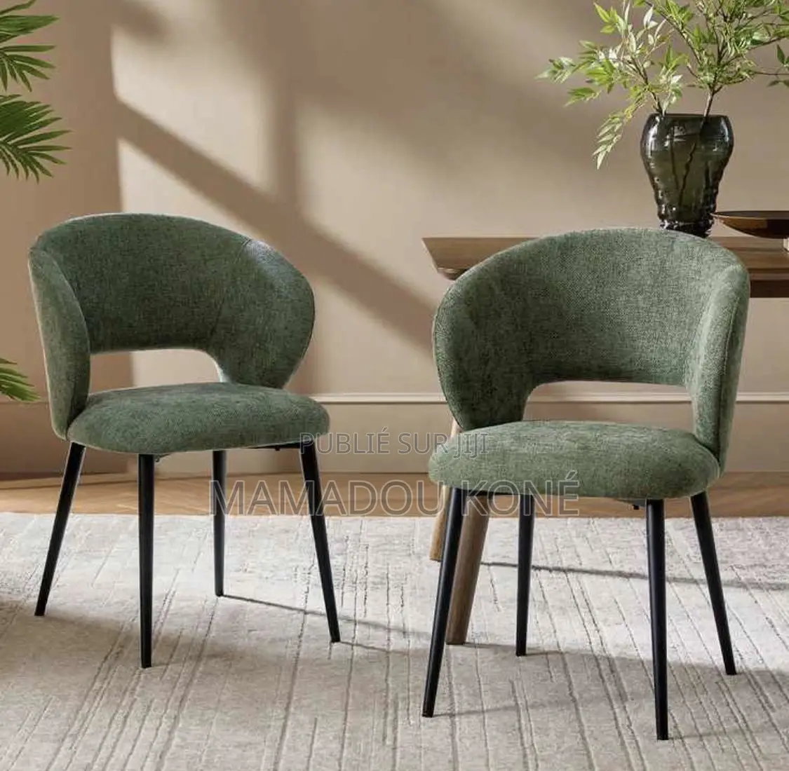 Chaise en Bois Très Bien Solide
