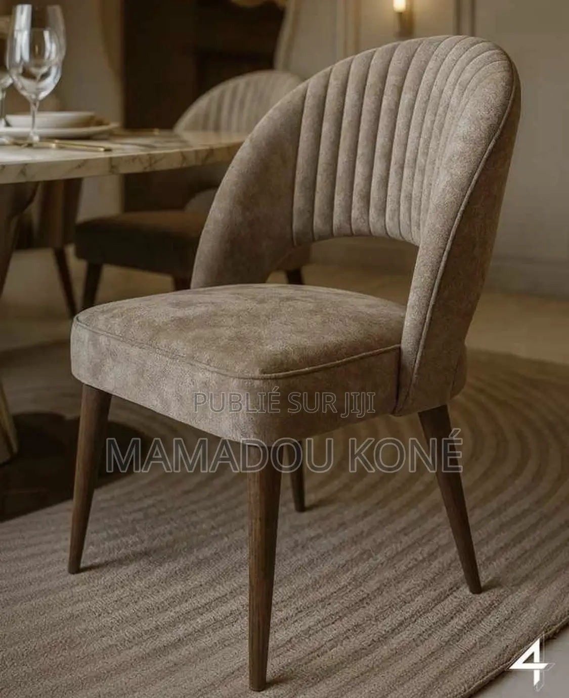 Chaise en Bois Très Bien Solide