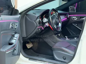 Nouveau Mercedes-Benz C300 2025 Blanc cassé