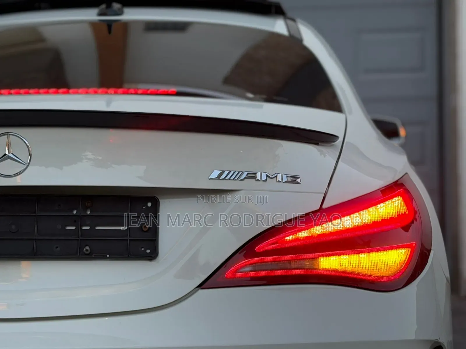 Nouveau Mercedes-Benz C300 2025 Blanc cassé