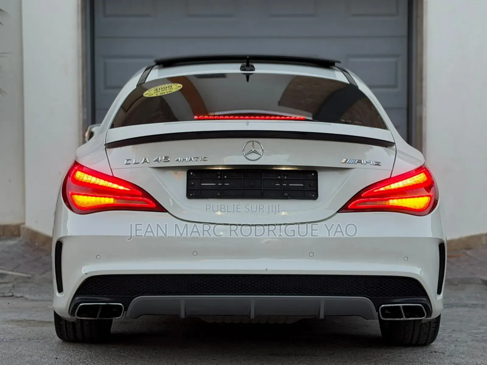 Nouveau Mercedes-Benz C300 2025 Blanc cassé