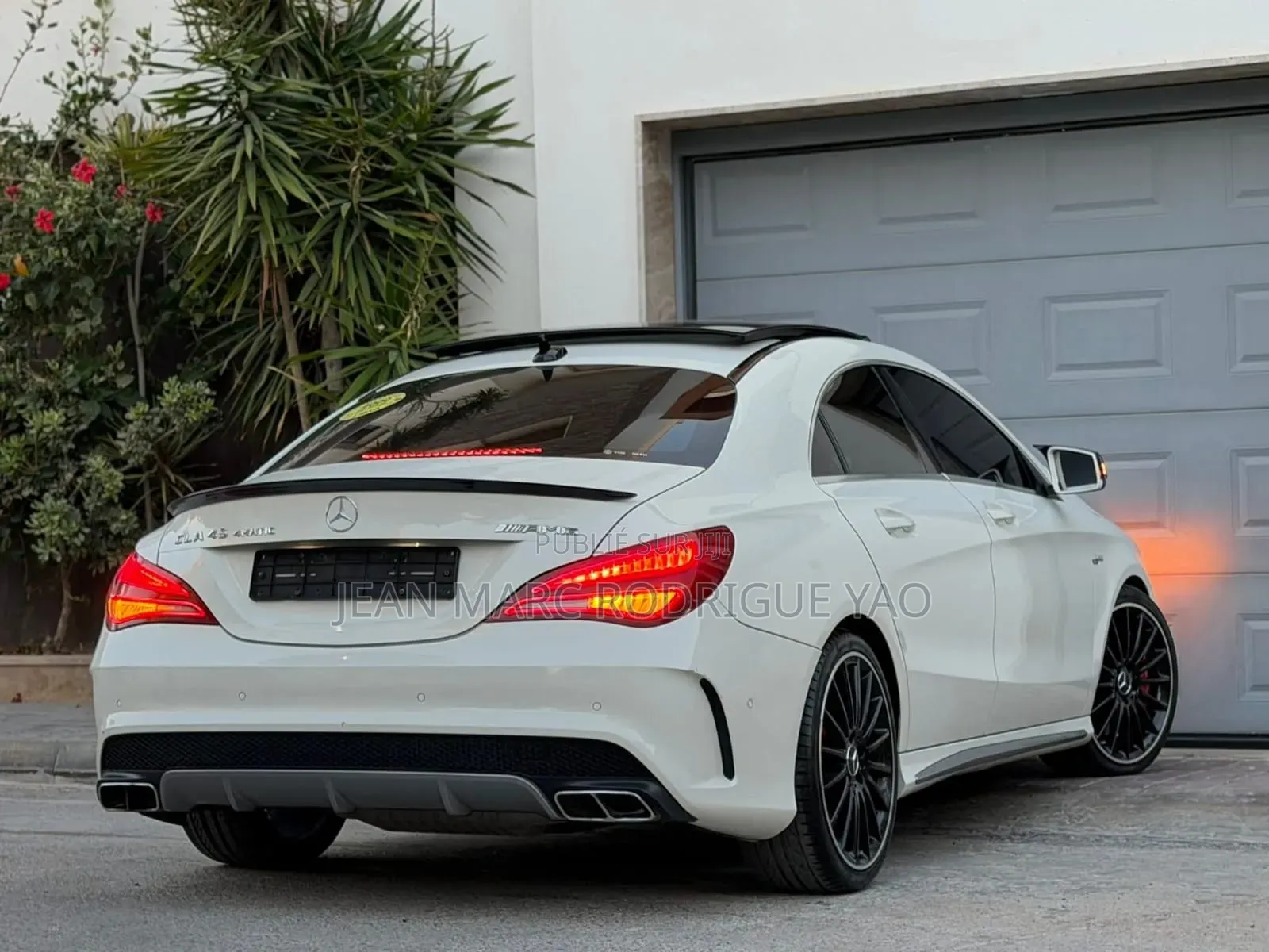 Nouveau Mercedes-Benz C300 2025 Blanc cassé