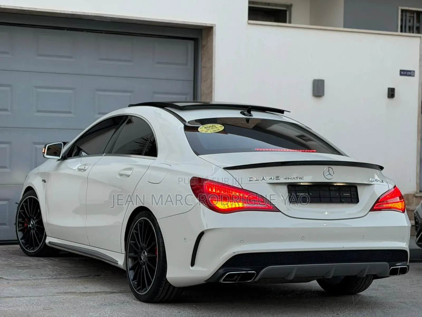 Nouveau Mercedes-Benz C300 2025 Blanc cassé