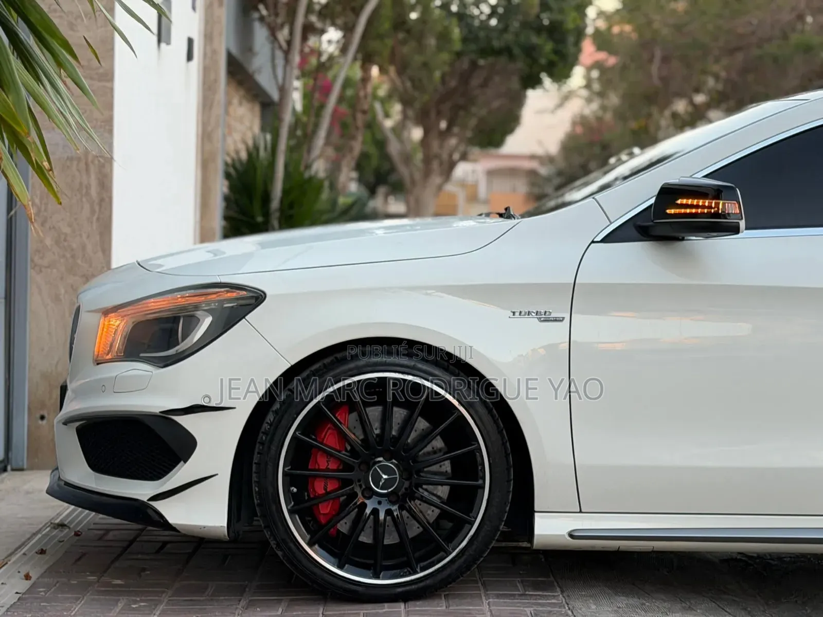 Nouveau Mercedes-Benz C300 2025 Blanc cassé