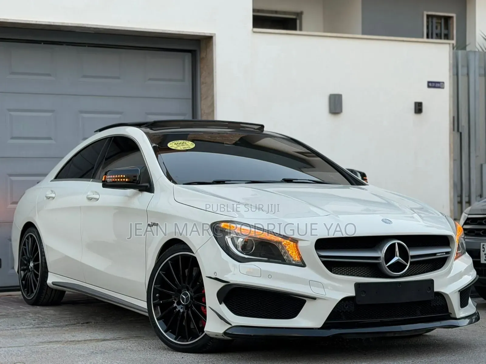 Nouveau Mercedes-Benz C300 2025 Blanc cassé