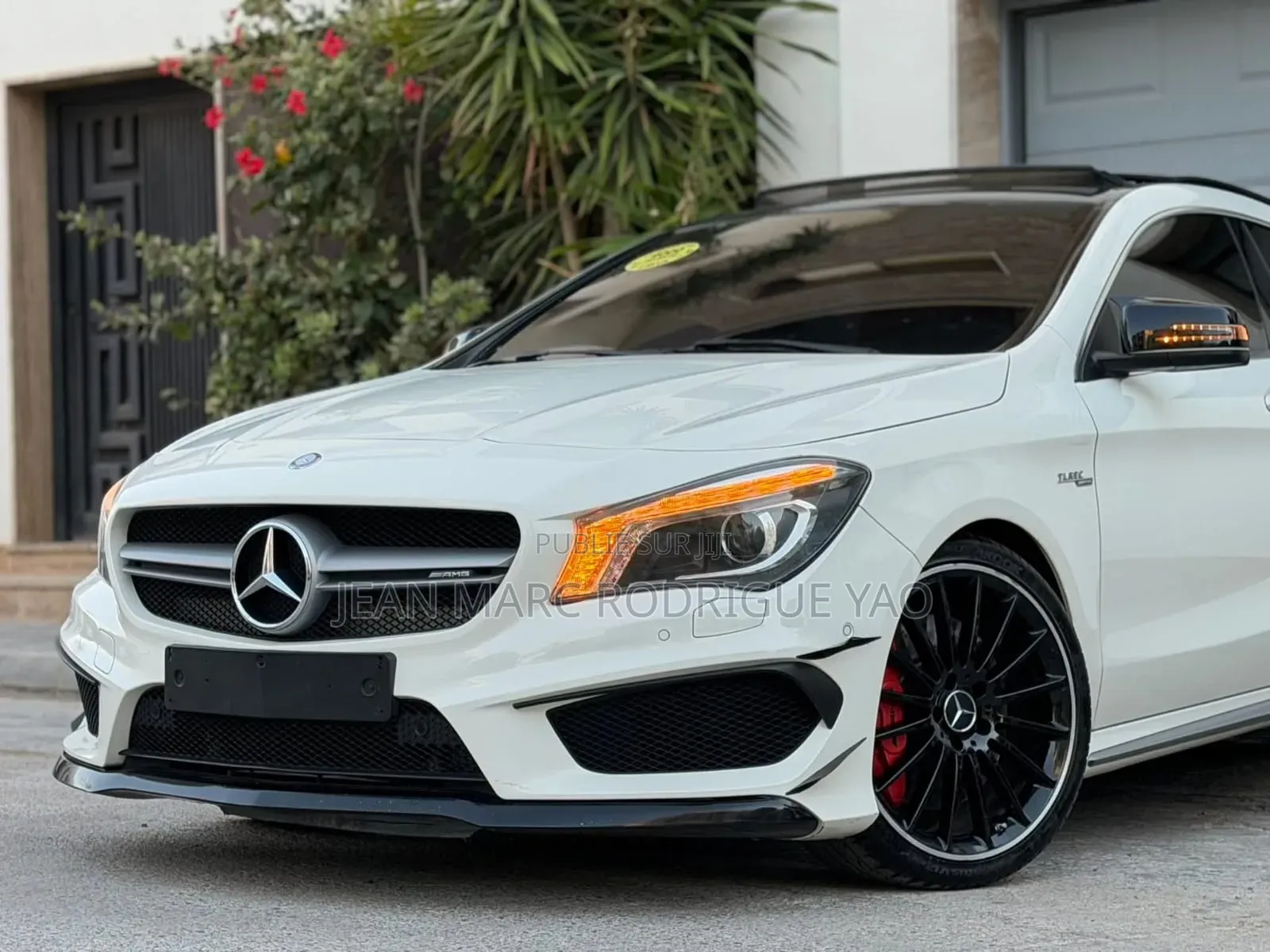 Nouveau Mercedes-Benz C300 2025 Blanc cassé