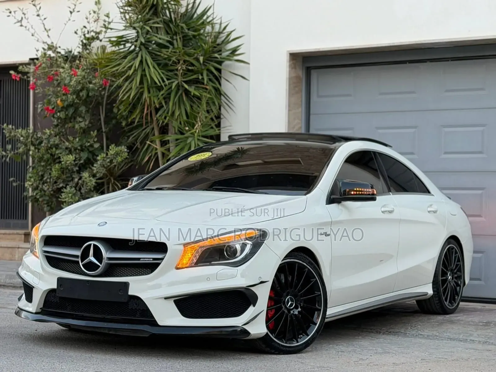 Nouveau Mercedes-Benz C300 2025 Blanc cassé