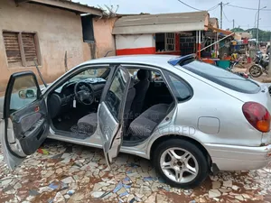 Toyota Corolla 2000 Gris