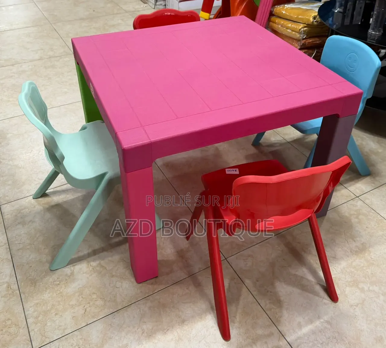 Ensemble Table Ronde Et Chaises Multicolores en Plastique Pour Enfants