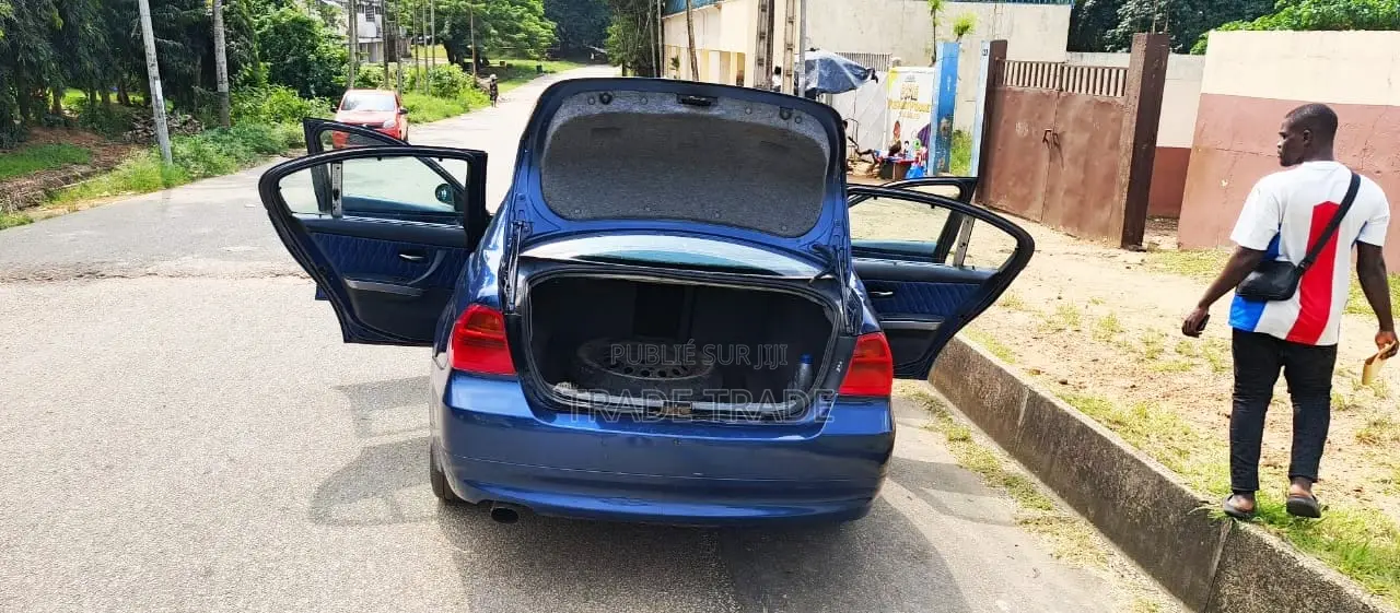BMW 320i 2006 Bleu