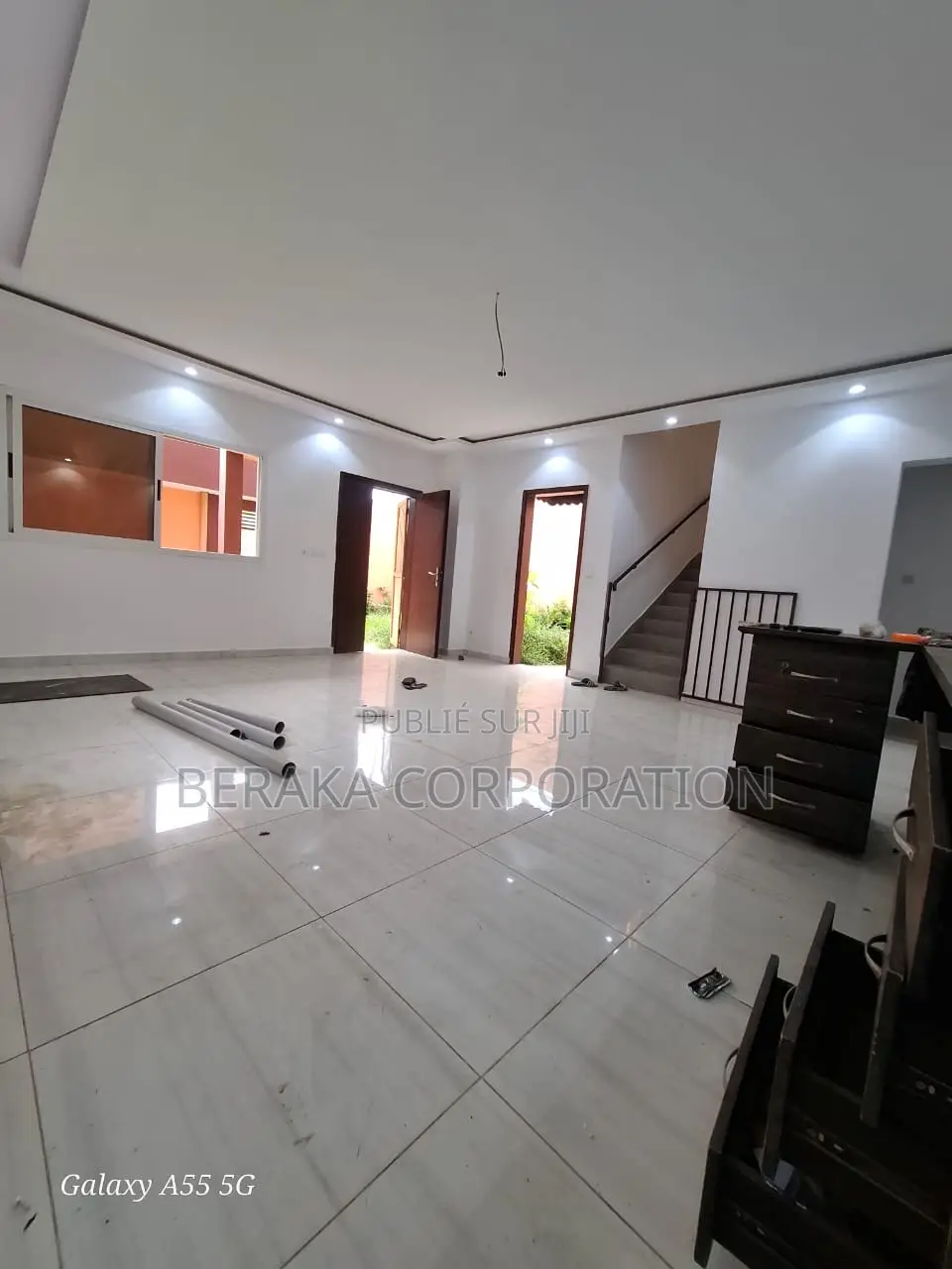 5chbre Duplex dans Beraka Corporation, Cocody à Louer