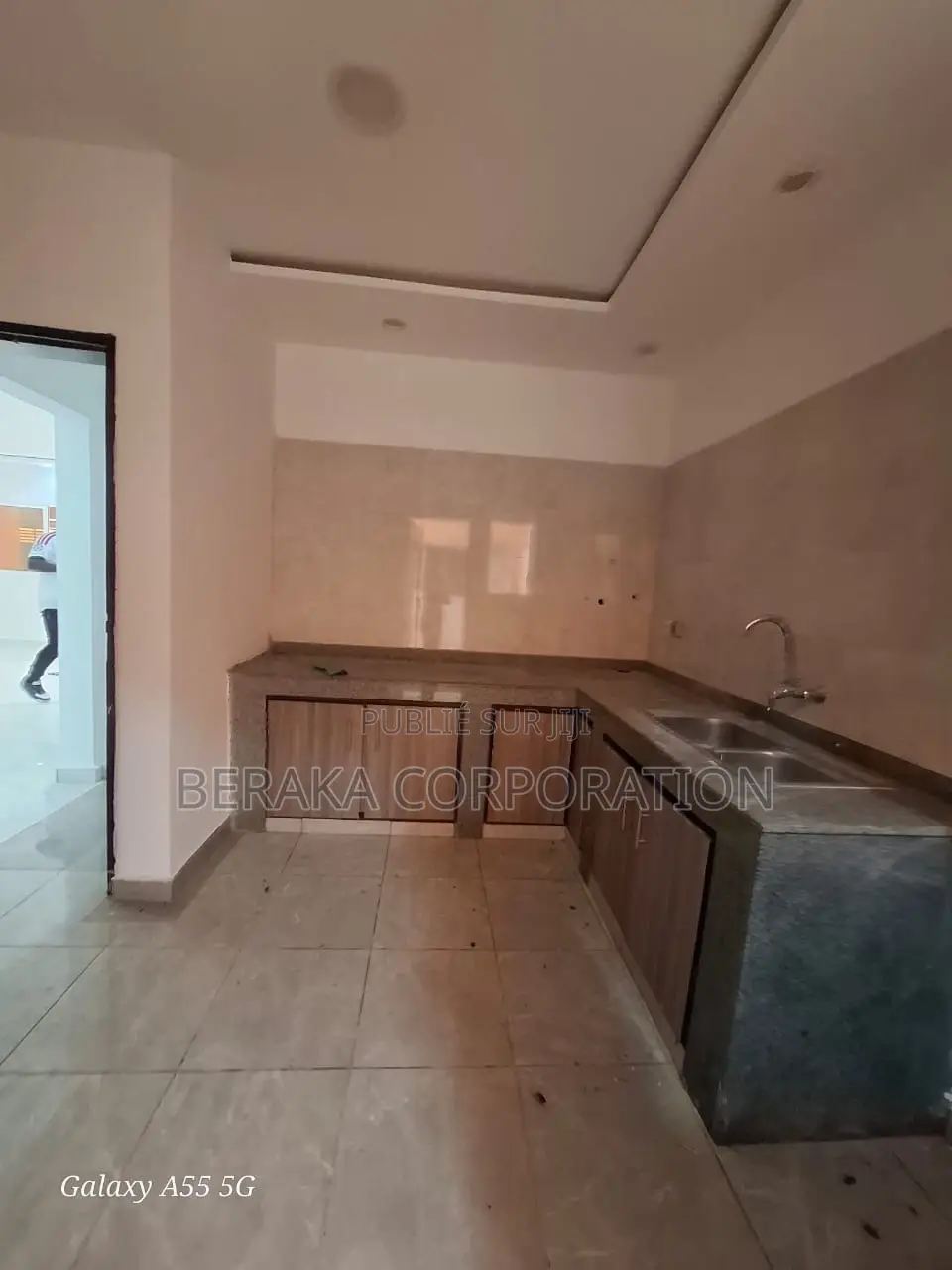 5chbre Duplex dans Beraka Corporation, Cocody à Louer