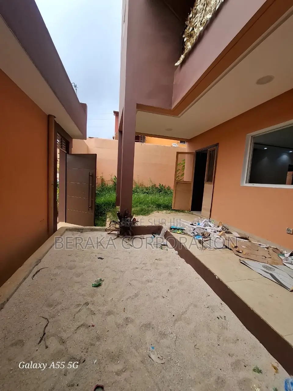 5chbre Duplex dans Beraka Corporation, Cocody à Louer