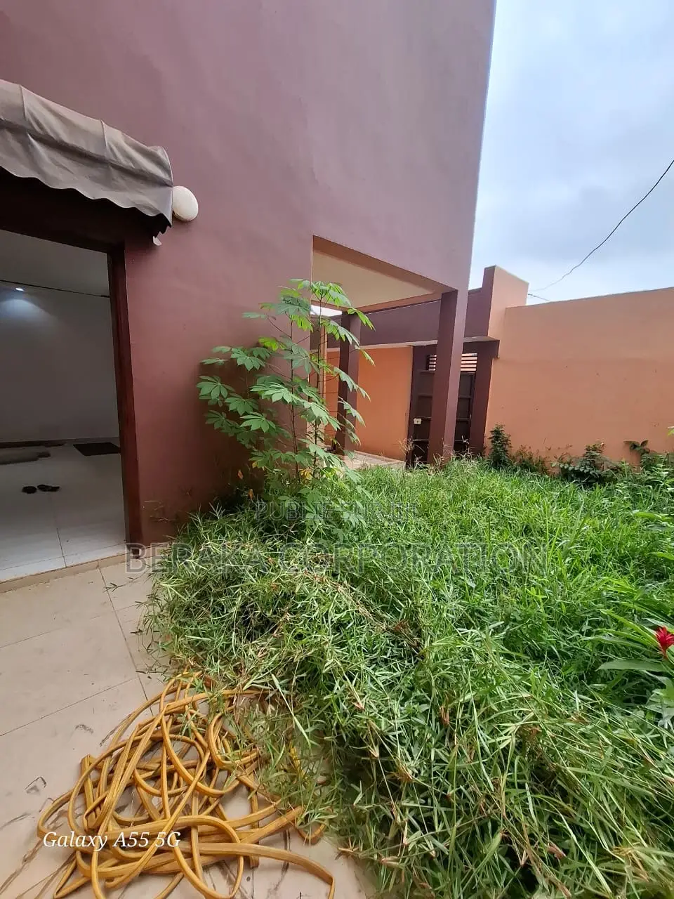 5chbre Duplex dans Beraka Corporation, Cocody à Louer