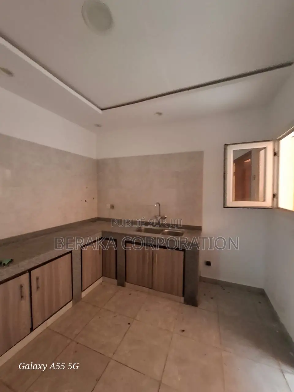 5chbre Duplex dans Beraka Corporation, Cocody à Louer
