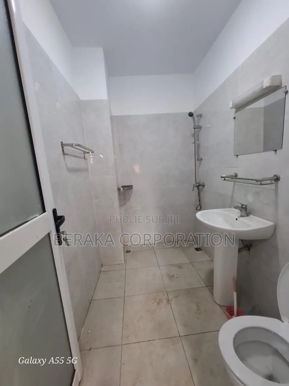 5chbre Duplex dans Beraka Corporation, Cocody à Louer