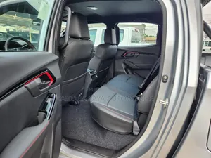Nouveau Isuzu D-MAX 2026 Gris