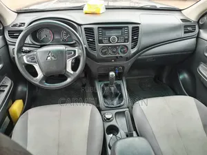 Mitsubishi L200 2022 Marron