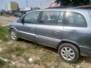 Opel Zafira 2004 Gris
