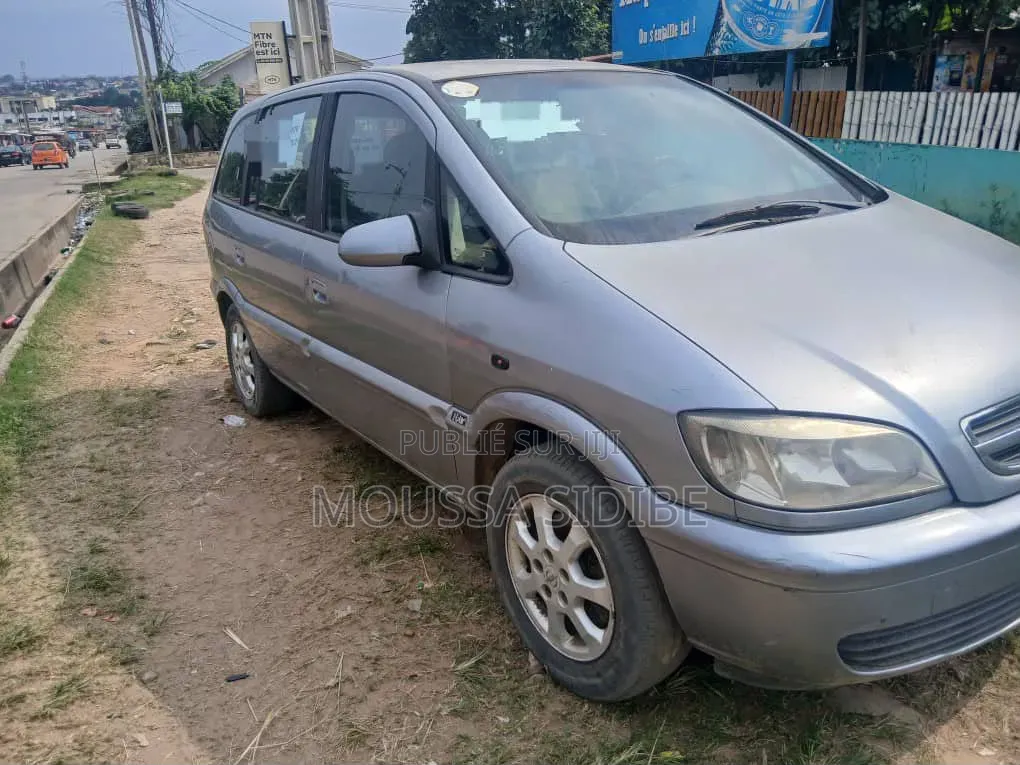 Opel Zafira 2004 Gris