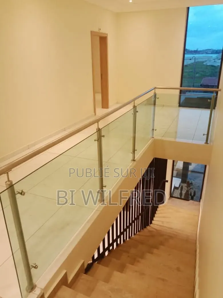 4chbre Duplex dans Wilfred Goré Bi, Cocody à Vendre