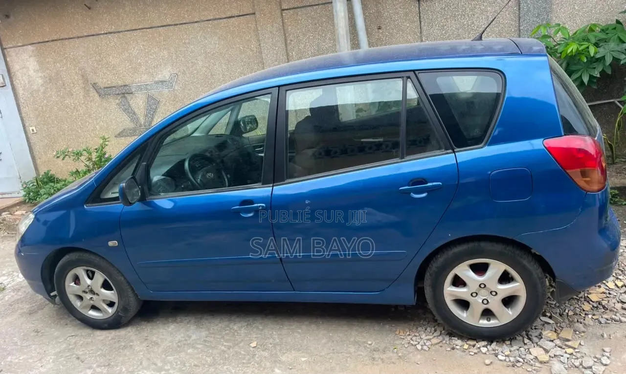 Toyota Verso 2009 Bleu