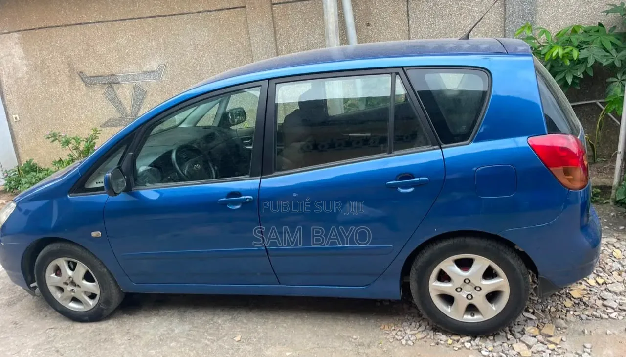 Toyota Verso 2009 Bleu