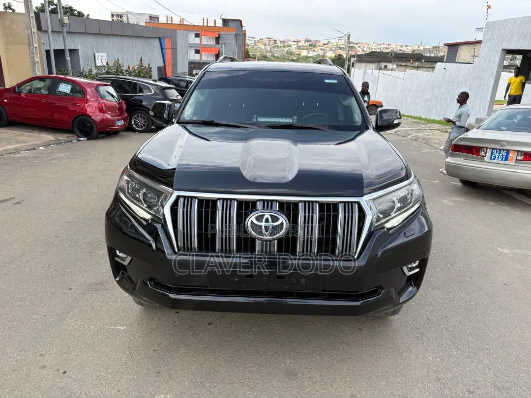 Toyota Land Cruiser Prado 2022 Noir