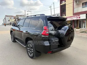 Toyota Land Cruiser Prado 2022 Noir