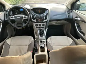 Ford Focus SE 5-Door 2013 Noir