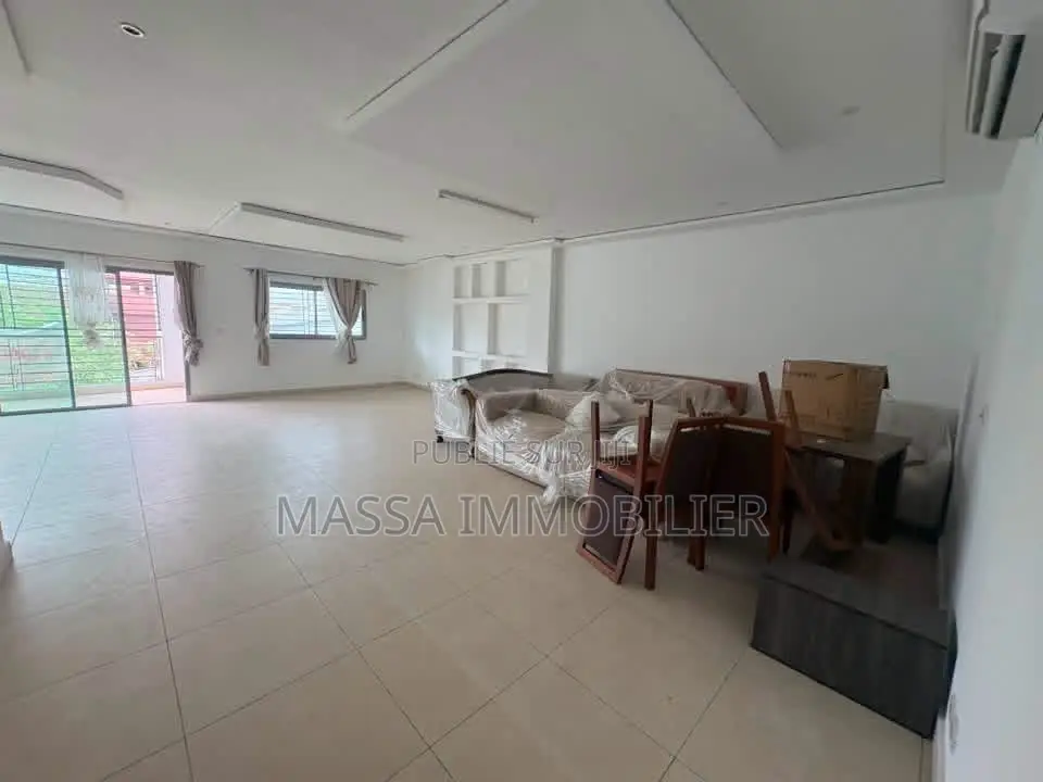 4chbre Appartement dans Massa Immobilier, Cocody à Louer