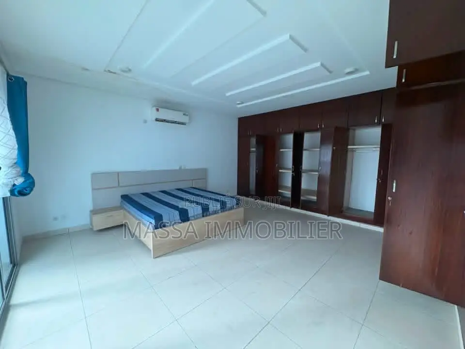 4chbre Appartement dans Massa Immobilier, Cocody à Louer