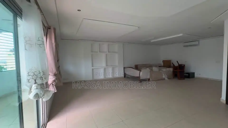 4chbre Appartement dans Massa Immobilier, Cocody à Louer