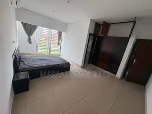4chbre Appartement dans Massa Immobilier, Cocody à Louer