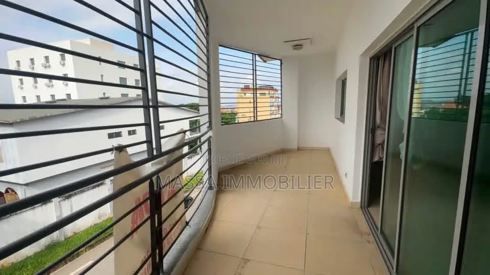 4chbre Appartement dans Massa Immobilier, Cocody à Louer