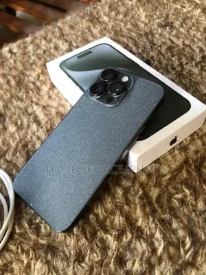 Nouveau Apple iPhone 15 Pro 256 GB Noir