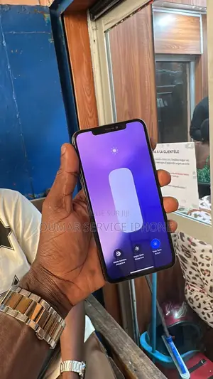 Nouveau Apple iPhone XR 64 GB Blanc