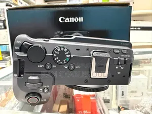 Canon Eos R6 v Boitier Nu
